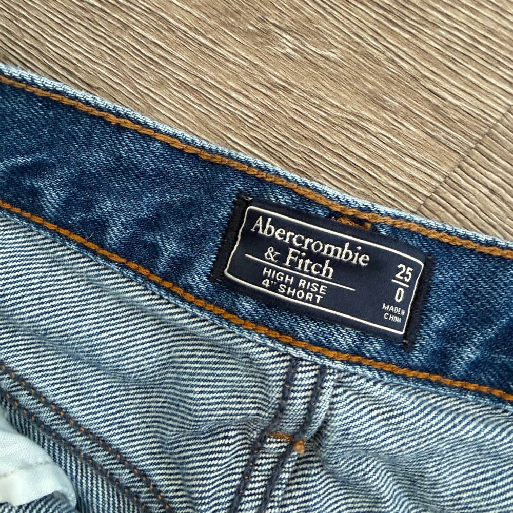 Abercrombie High Rise Shorts - Picture 3 of 4